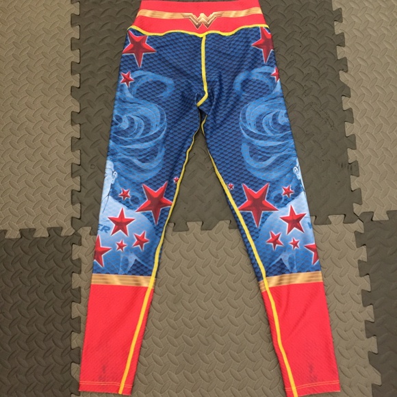 NEW Wonder Woman Compression Leggings - Picture 4 of 5